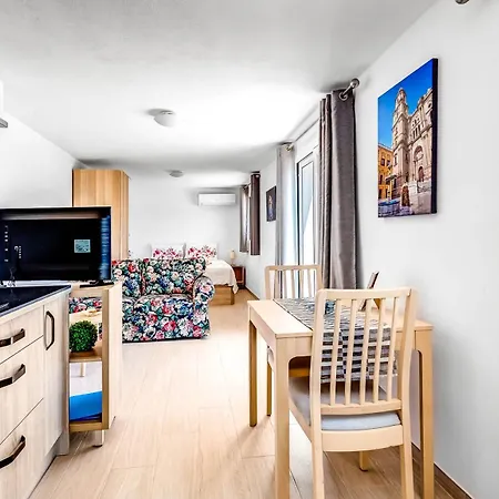 Chispita & Sevilla Torreblanca