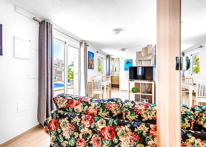 Chispita & Sevilla Torreblanca * פואנגירולה